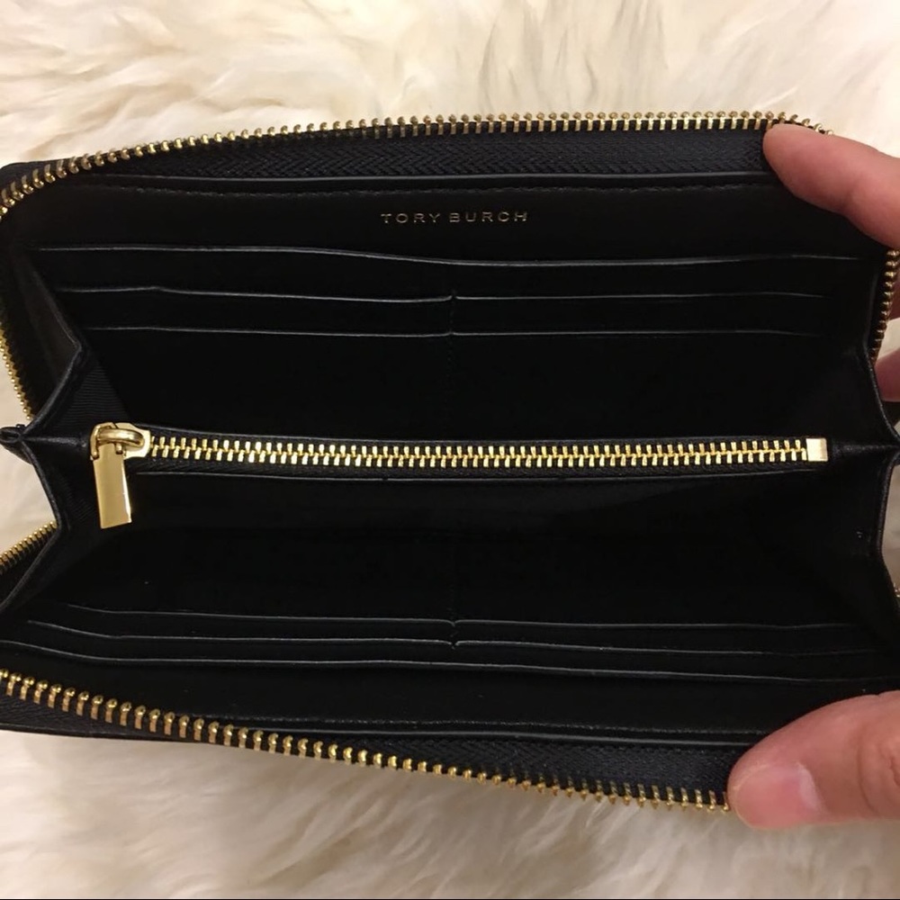 ❌sold❌Tory Burch Kira Chevron Zip Continental wall - Picture 6 of 8